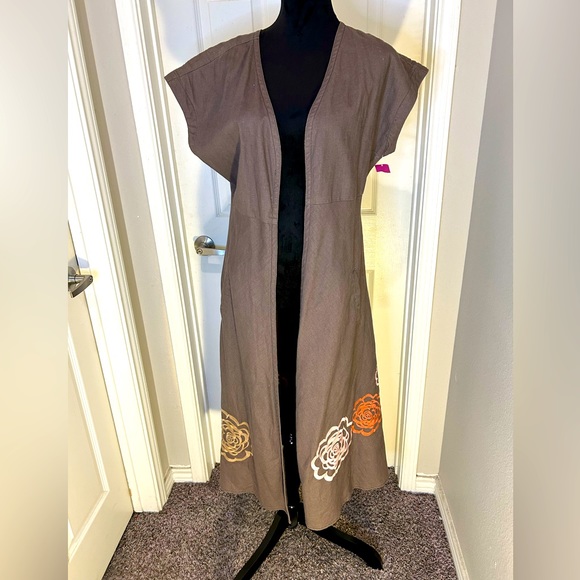 ivy jane Dresses & Skirts - Ivy Jane embroidered open front duster dress